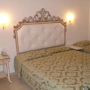 Residenza Due Torri Check In Presso Vicolo Cattani 7 Konukevi